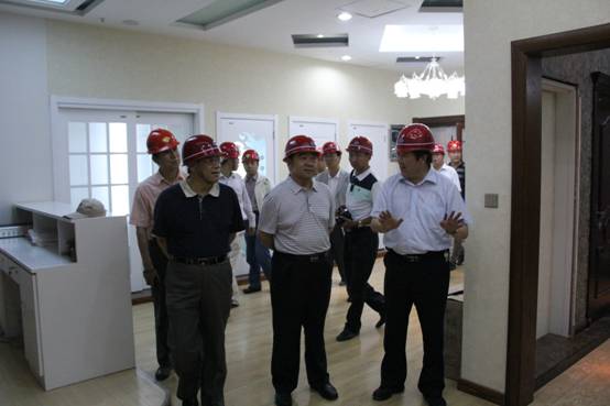 青海省經濟委員會黨組書記、主任，省國資委  黨委副書記、副主任吳海昆實地考察物產集團重點項目